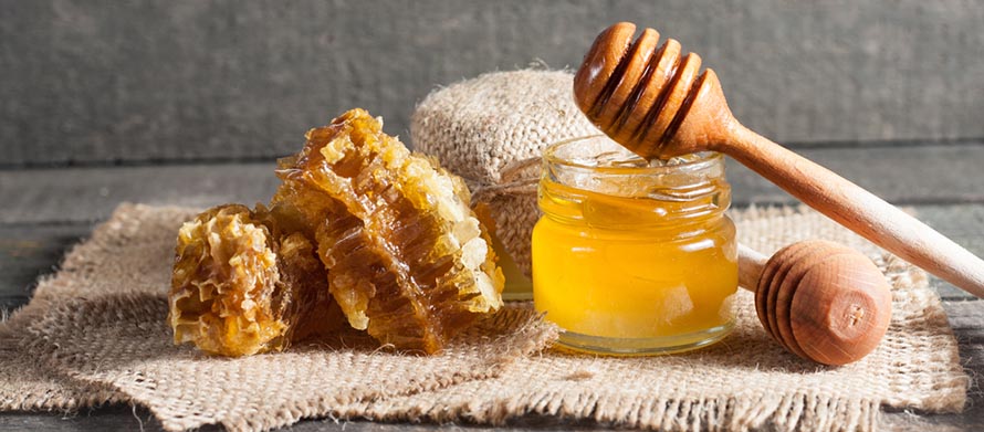 Může med nahradit energetický gel?